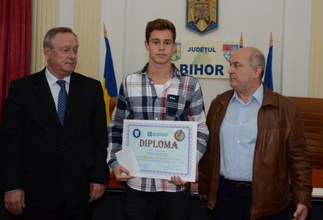 Campionii de la echipa de polo juniori I a CS Crişul, premiaţi de conducerea clubului (FOTO)