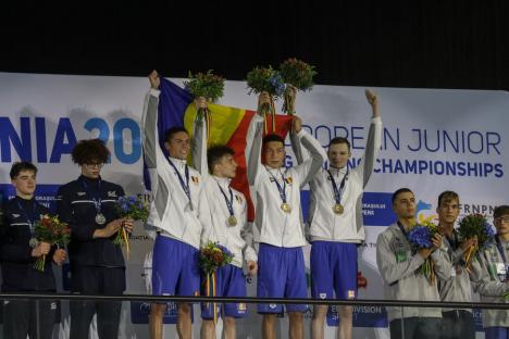 Aur pentru echipa de înot a României, din care face parte și David Popovici, la ștafeta 4x100 la Campionatul European de Juniori (FOTO)