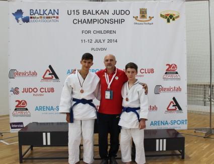 Două medalii de bronz pentru judoka orădeni la Campionatele Balcanice pentru copii din Bulgaria