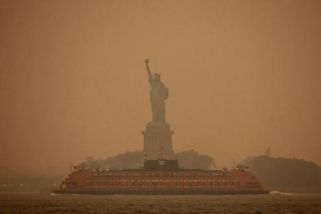 Poluare masivă în New York. O ceață roșie periculoasă a acoperit metropola