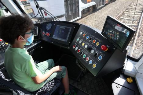 Micul 'vatman': Povestea lui Cedrin, băiețelul pasionat de tramvaie care și-a făcut site de unul singur (FOTO / VIDEO)