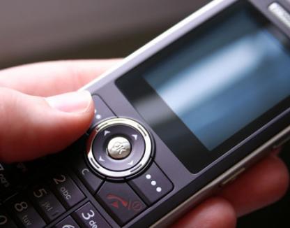 Organizaţia Mondială a Sănătăţii avertizează: Telefoanele mobile pot cauza cancer