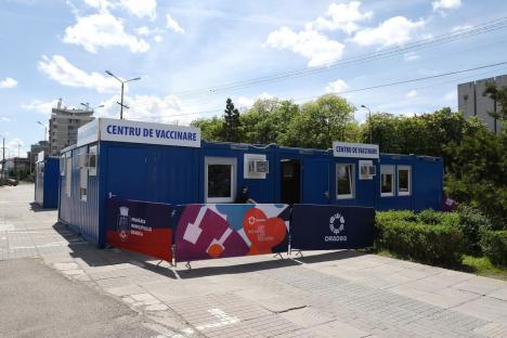 Lipsa de interes a bihorenilor și intrarea în sărbătorile de Paște închid centrele de vaccinare din Oradea
