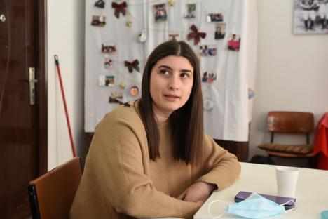 Atelierul șucar: În Bihor există un centru unde femeile rome învață să lucreze și să socializeze (FOTO / VIDEO)