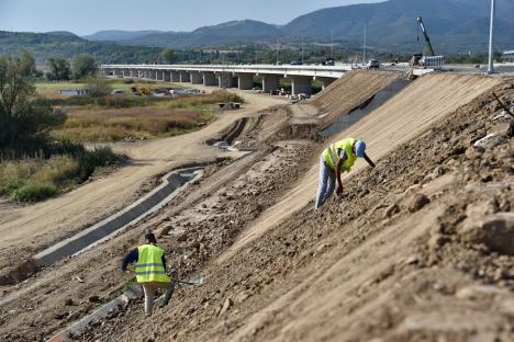 Centura Beiuș, cea mai complexă lucrare de infrastructură a CJ Bihor, a depășit 90% stadiu de execuție și va fi deschisă luna viitoare (FOTO)