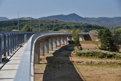 Centura Beiuș, cea mai complexă lucrare de infrastructură a CJ Bihor, a depășit 90% stadiu de execuție și va fi deschisă luna viitoare (FOTO)