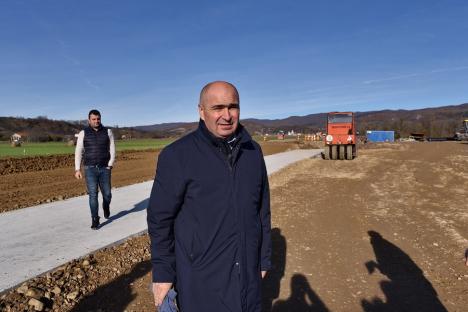 Somați de Bolojan: Consiliul Județean le va cere bani aleșdenilor care blochează construirea unei porțiuni din centură (FOTO)