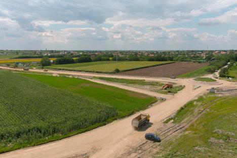 Construirea centurii Biharia - Paleu a trecut de jumătate. Noul drum va avea și piste pentru bicicliști (FOTO)