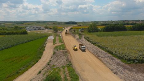 Construirea centurii Biharia - Paleu a trecut de jumătate. Noul drum va avea și piste pentru bicicliști (FOTO)