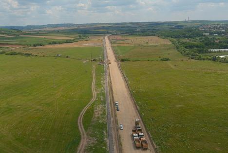 Construirea centurii Biharia - Paleu a trecut de jumătate. Noul drum va avea și piste pentru bicicliști (FOTO)