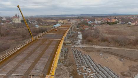 Construcții Erbașu a reluat lucrările la centura Sânmartin, pe care trebuie să le finalizeze în primăvară (FOTO)