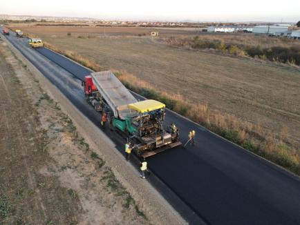 Primul strat de asfalt și pe centura Sântandrei. Bolojan: în primăvară va fi deschisă circulației (FOTO)