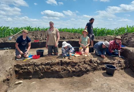 Locuinţe din Epoca Bronzului, descoperite de arheologi din Oradea, Iaşi şi Germania într-o localitate din Bihor
