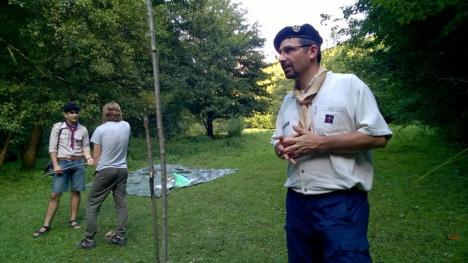 Cercetaşul creştin: Orădeanul Valeriu Domuţa îi învaţă pe tineri că e „cool” să fie creştini şi să respecte natura (FOTO)