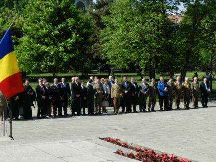 Triplă sărbătoare de 9 Mai: Ceremonie la Statuia Ostaşului Român în cinstea Independenţei, Victoriei şi Europei (FOTO)