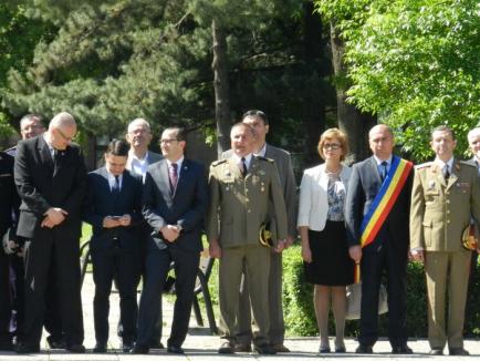 Triplă sărbătoare de 9 Mai: Ceremonie la Statuia Ostaşului Român în cinstea Independenţei, Victoriei şi Europei (FOTO)