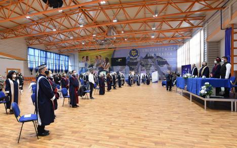 Ca înainte de pandemie: Studenții Universității din Oradea, invitați la ceremonia de deschidere a noului an academic