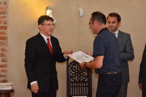Oradea a primit trofeul 'Mărul de Aur' din partea Federaţiei Internaţionale a Jurnaliştilor şi Scriitorilor de Turism (FOTO) 