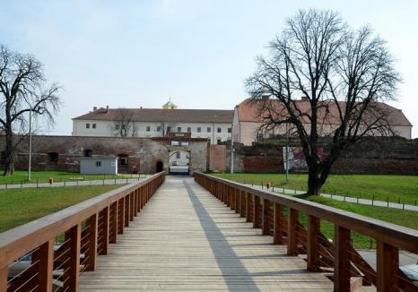 Direcţia Patrimoniu Imobiliar scoate la licitaţie spaţii pentru amplasarea unor standuri în Cetatea Oradea