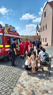 Spaimă în Cetatea Oradea: O rafală puternică de vânt a ridicat tobogane gonflabile de la sol. Șase copii au avut nevoie de îngrijiri medicale (FOTO/VIDEO) 