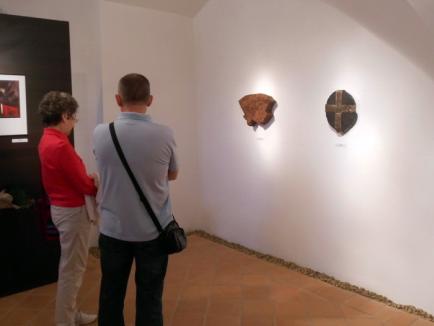 Tinerii artişti bihoreni şi-au expus creaţiile la galeria de artă contemporană de la Cetatea Oradea (FOTO)