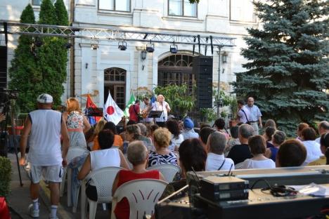 Artiştii orădeni au cântat pentru pace în parcul Palatului Baroc (FOTO/VIDEO)