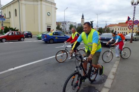 Bicicleta, cel mai rapid mijloc de transport în Oradea. Peste 500 de orădeni au pedalat victorioşi prin oraş (FOTO/VIDEO)