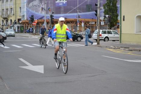 Bicicleta, cel mai rapid mijloc de transport în Oradea. Peste 500 de orădeni au pedalat victorioşi prin oraş (FOTO/VIDEO)