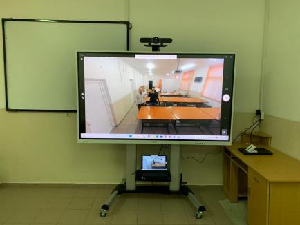 Educație digitală: O firmă din Oradea digitalizează sute de școli din România (FOTO/VIDEO)