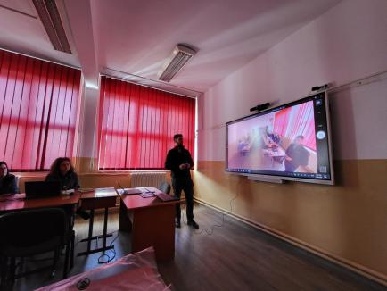 Educație digitală: O firmă din Oradea digitalizează sute de școli din România (FOTO/VIDEO)