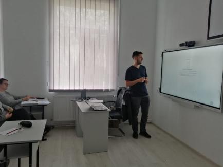 Educație digitală: O firmă din Oradea digitalizează sute de școli din România (FOTO/VIDEO)