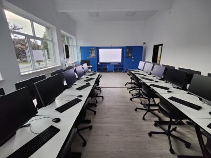 Educație digitală: O firmă din Oradea digitalizează sute de școli din România (FOTO/VIDEO)