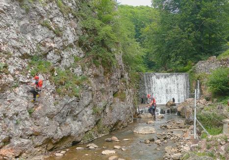 A fost inaugurat cel mai lung traseu de Via Ferrata din Bihor: „Poți fi vizitat de acvile” (FOTO/VIDEO)