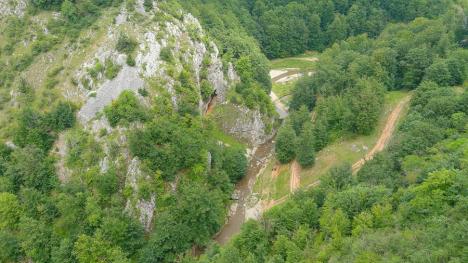 A fost inaugurat cel mai lung traseu de Via Ferrata din Bihor: „Poți fi vizitat de acvile” (FOTO/VIDEO)