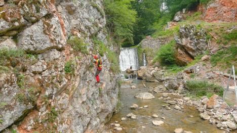 A fost inaugurat cel mai lung traseu de Via Ferrata din Bihor: „Poți fi vizitat de acvile” (FOTO/VIDEO)