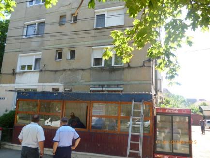 AIO a desfiinţat un chioşc ilegal pentru a reabilita un bloc din strada Armatei Române
