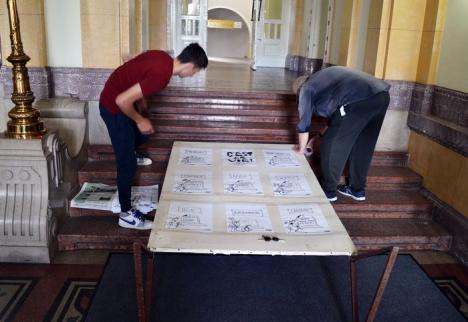 C’est la vie! Caricaturistul Viorel Chiricuţă și-a deschis o nouă expoziţie în holul Primăriei (FOTO)