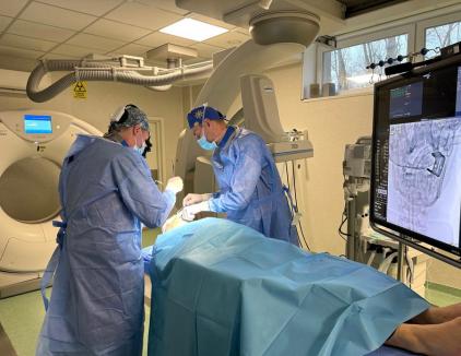 O nouă premieră la Spitalul Județean din Oradea: metal scos din falca unui pacient în 3 minute (FOTO)