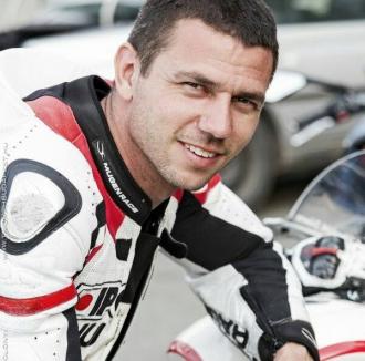 Pilotul echipei orădene Carcover Racing Team s-a impus în etapa din Cehia a campionatului de motociclism viteză RoSbk (FOTO)
