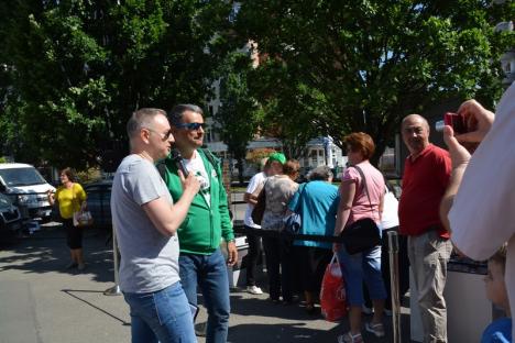 În frunte cu jurnalistul Lucian Mîndruţă, voluntarii CIF au spălat pasajul de pe Bulevardul Dacia (FOTO/VIDEO)