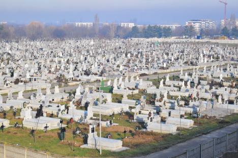 Rulikowski... online: Cimitirul din Oradea va avea de anul acesta o nouă poartă de acces auto, un al doilea columbar, dar și o aplicație