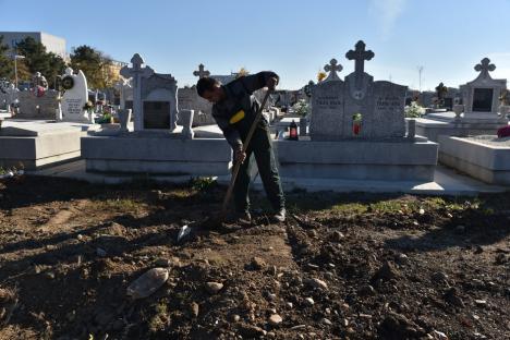 Oradea în doliu: Numărul de decese înregistrate în oraş pe fondul pandemiei de Covid-19 a explodat în octombrie, depăşind pierderile din timpul războiului (FOTO)