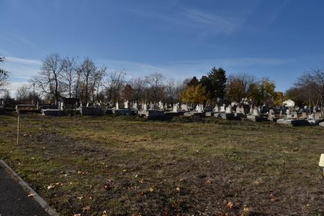 Oradea în doliu: Numărul de decese înregistrate în oraş pe fondul pandemiei de Covid-19 a explodat în octombrie, depăşind pierderile din timpul războiului (FOTO)
