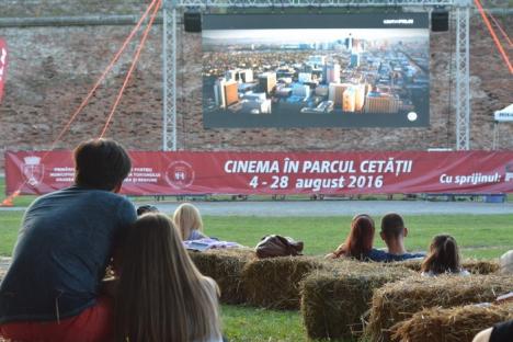 Start la cinema în aer liber: Timp de aproape o lună, orădenii sunt invitaţi să vadă filme în Cetate (FOTO)