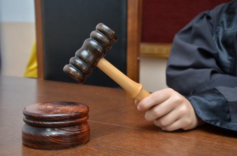 Pregătire pentru viitorii procurori, judecători, avocați: Școală de vară pentru studenții și absolvenții Facultății de Drept din Oradea
