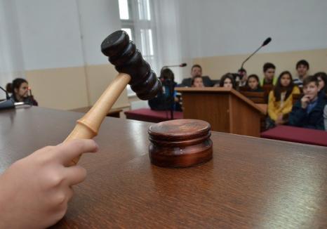 Ziua Europeană a Justiţiei: Elevii şi studenţii, invitaţi să vadă cum funcţionează instanţele din Oradea
