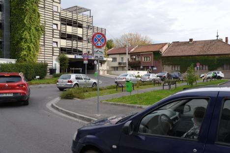 Ambuteiaje în centrul Oradiei, după restricţionarea accesului în Parcul Traian dinspre Bulevardul Magheru (FOTO / VIDEO)