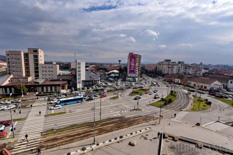 Noi restricţii de circulaţie în Oradea, pentru lucrările din Piaţa Gojdu: Maşinile se mută pe liniile de tramvai