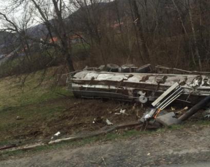 Un şofer s-a răsturnat cu cisterna cu lapte, în Borod, după ce ar fi adormit la volan