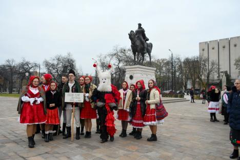 Au adus colindele în Oradea: Sute de elevi din Bihor au colindat prin centrul Oradiei (FOTO)